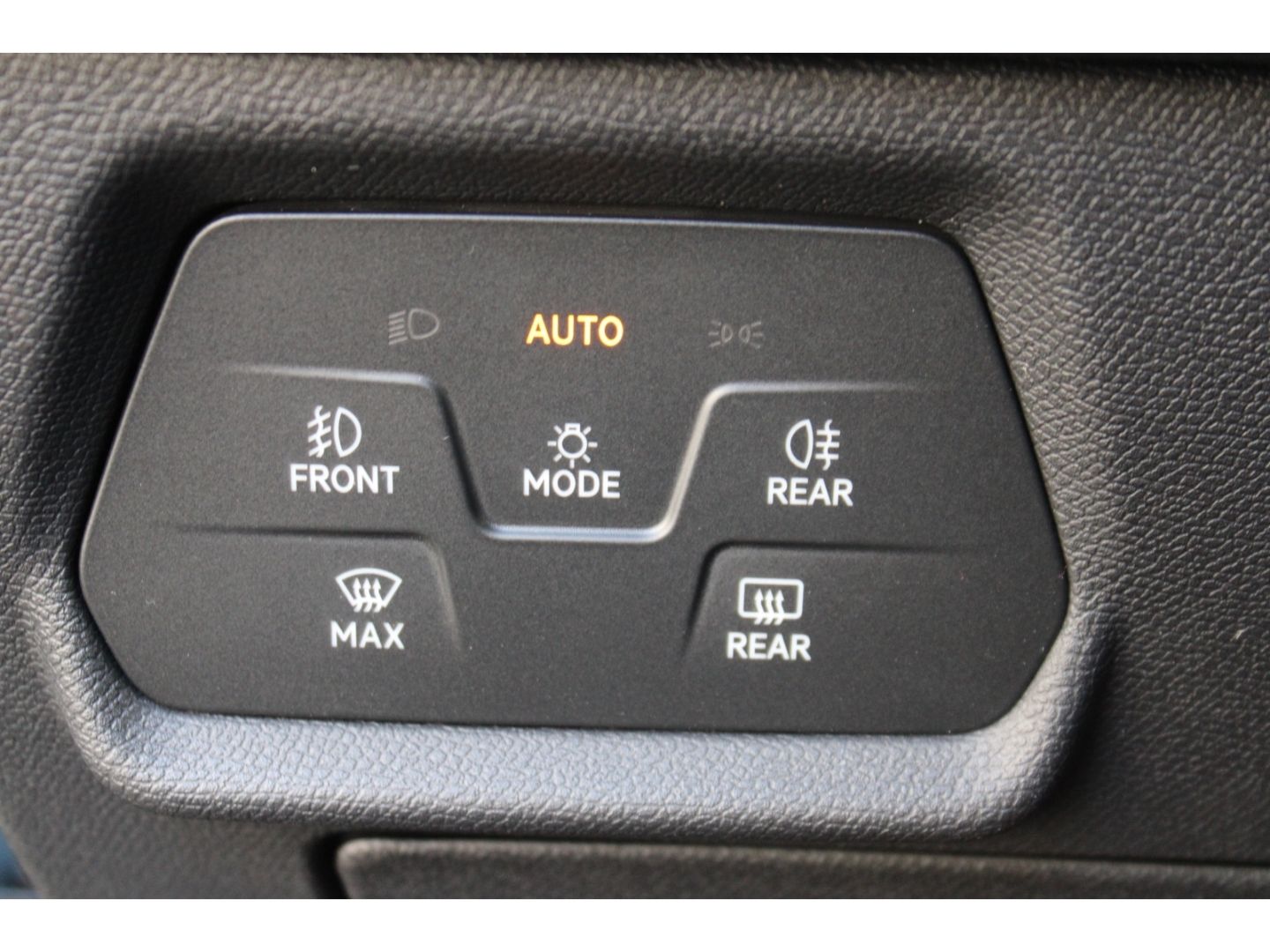 SEAT Leon 1.5 eTSI Style DSG ACC LED DAB PDC RFK SHZg - Image 14