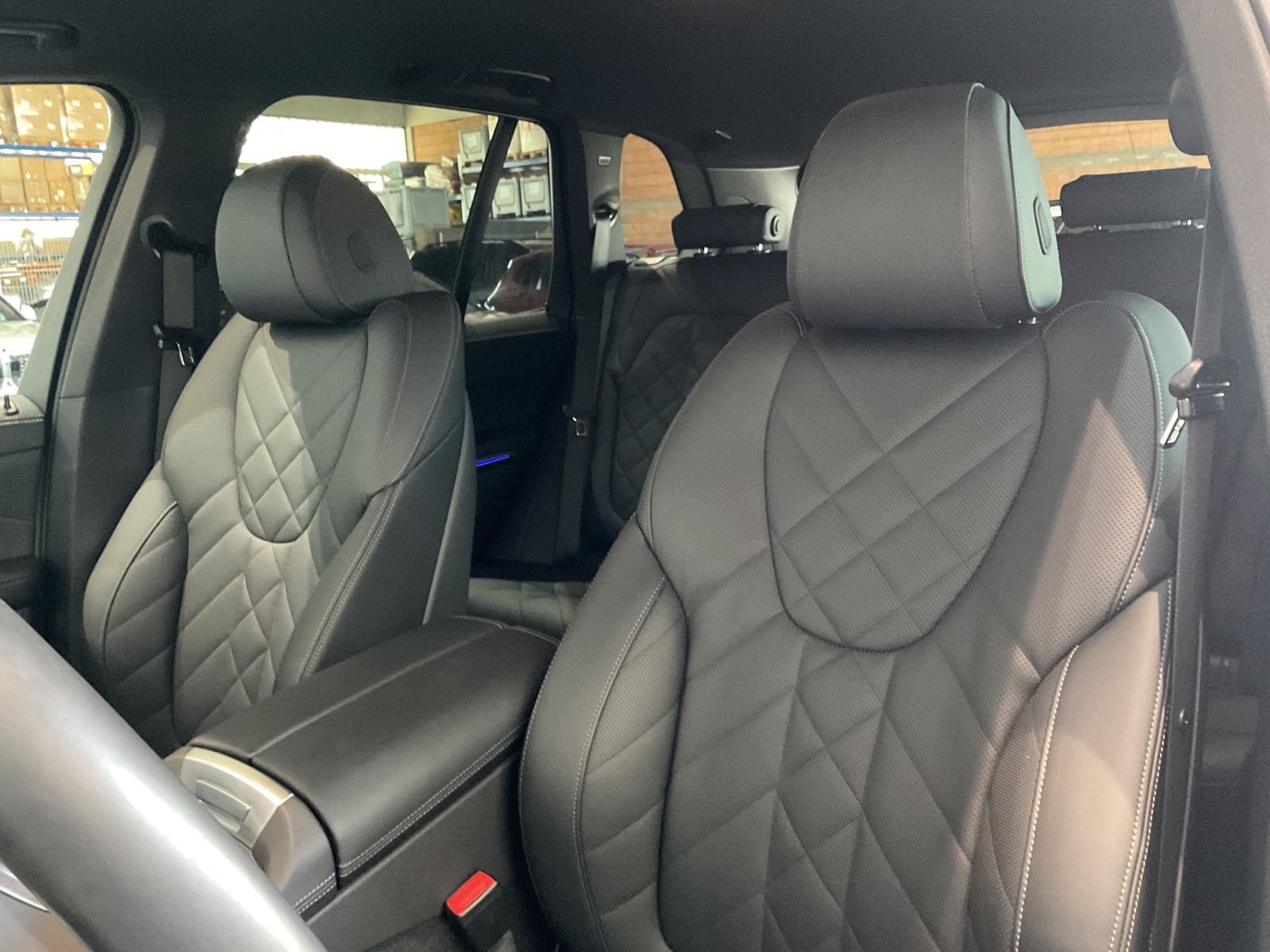 Fahrzeugeinzelansicht 12 Fahrzeugabbildung BMW X5 xDrive50e |Aktivlenkung |2-Achs-Luftfederung