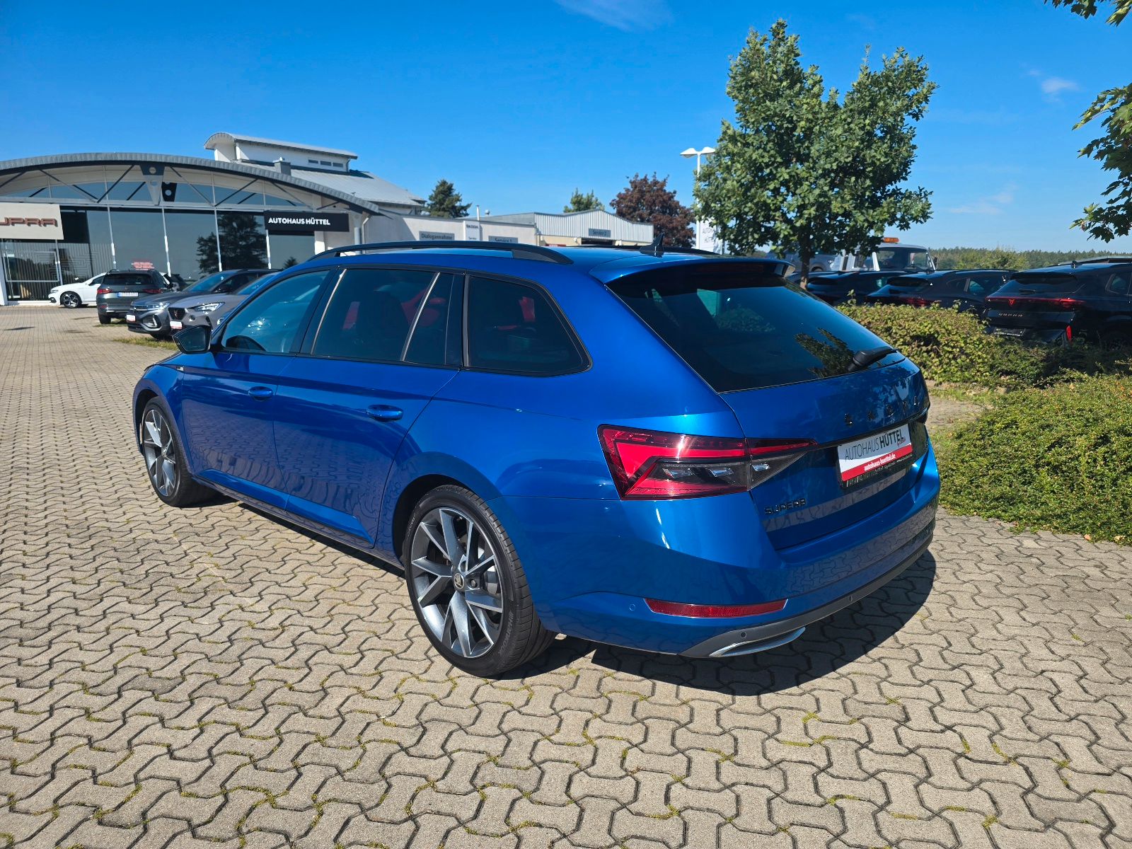 Fahrzeugabbildung SKODA Superb Combi Sportline 4x4 Matrix Navi ACC DCC 4