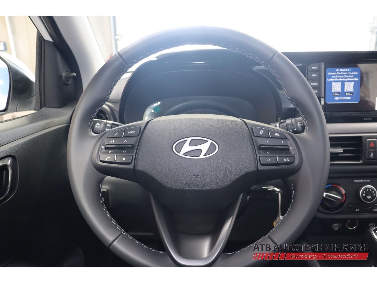 Fahrzeugabbildung Hyundai i10 Select MY25 1.0 Benzin 63 PS 5-MT 2WD Navi A