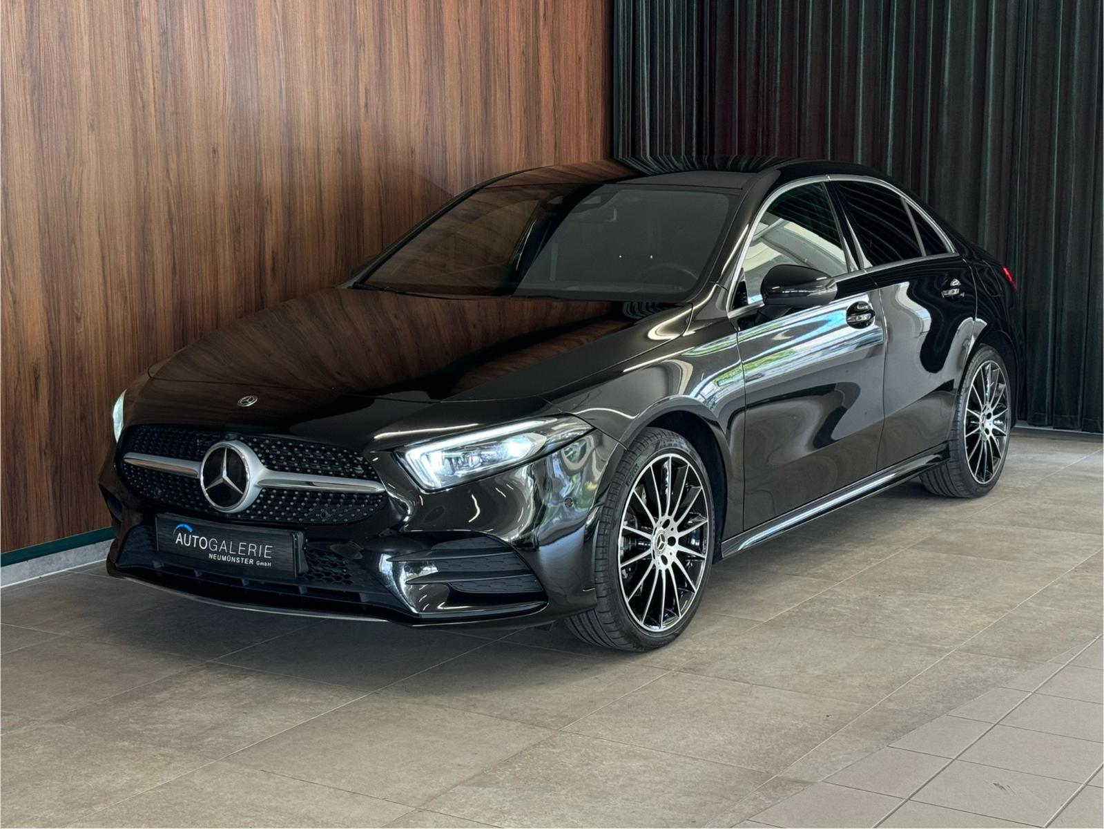 Mercedes-Benz A 250E°AMG-LINE °Head-up°ACC°360°Alcantara°LED°