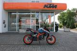 KTM 390 Duke viel Zubehör - KTM Motorräder in Halle