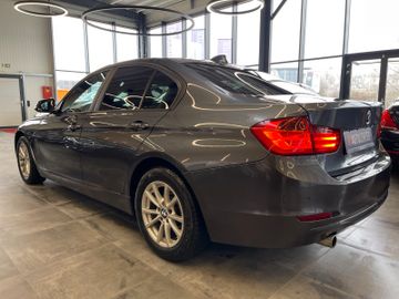 BMW 320d xDrive *NAVI*PDC*SZHZ*BI-XENON*