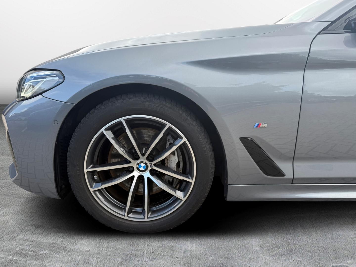 BMW 530 d Touring M-Sport/HUD/HiFi/RFK/AHK/Pano