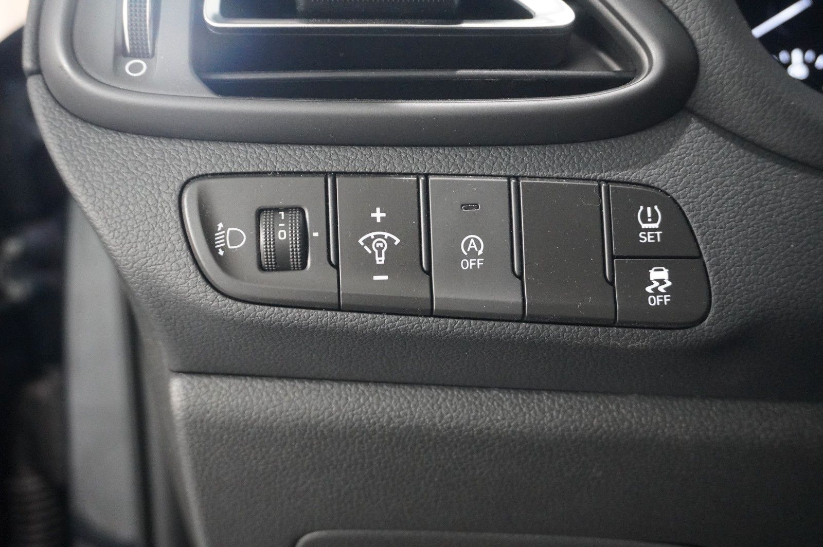 Fahrzeugabbildung Hyundai i30 1.5 T-GDI PURE NAVI/LED/KAMERA/SPORT/SH/AHK