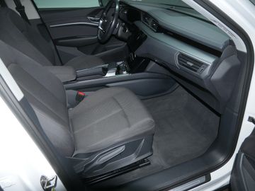 Audi Q8 e-tron - 8