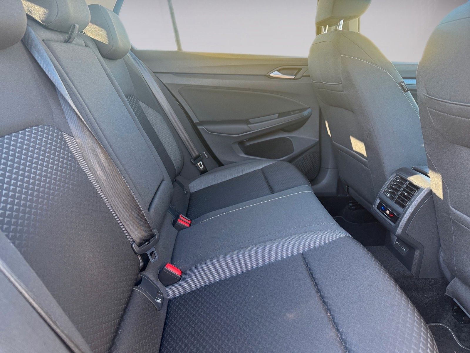 Fahrzeugabbildung Volkswagen Golf VIII Lim. Active 2.0 TDI