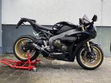 Honda SC59 CBR 1000RR Fireblade - HONDA 2010 CB 1000 R