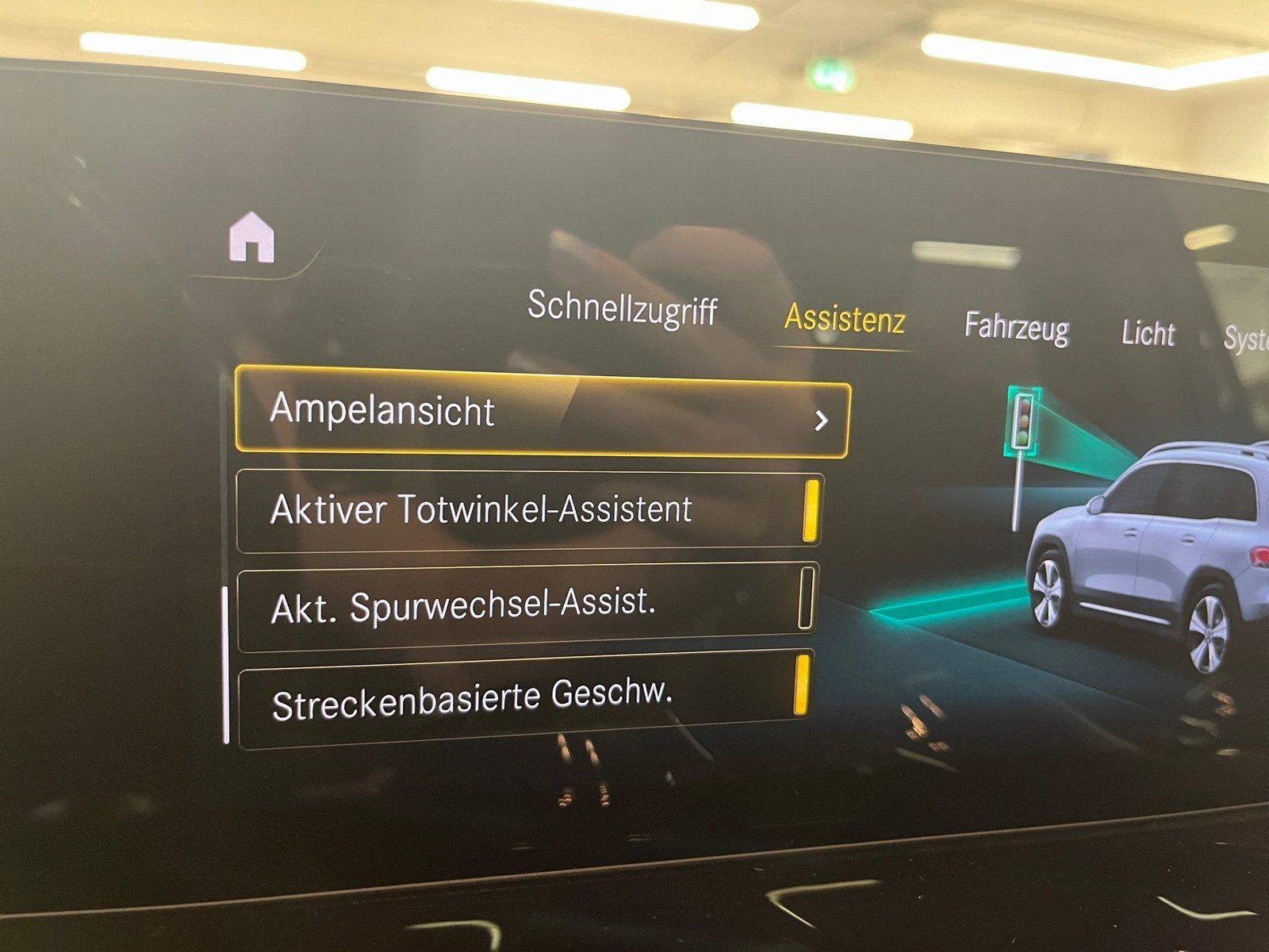 Fahrzeugabbildung Mercedes-Benz GLB 220 d 4M AMG*Pano*Distr*20"*Night*MBeam*Soun