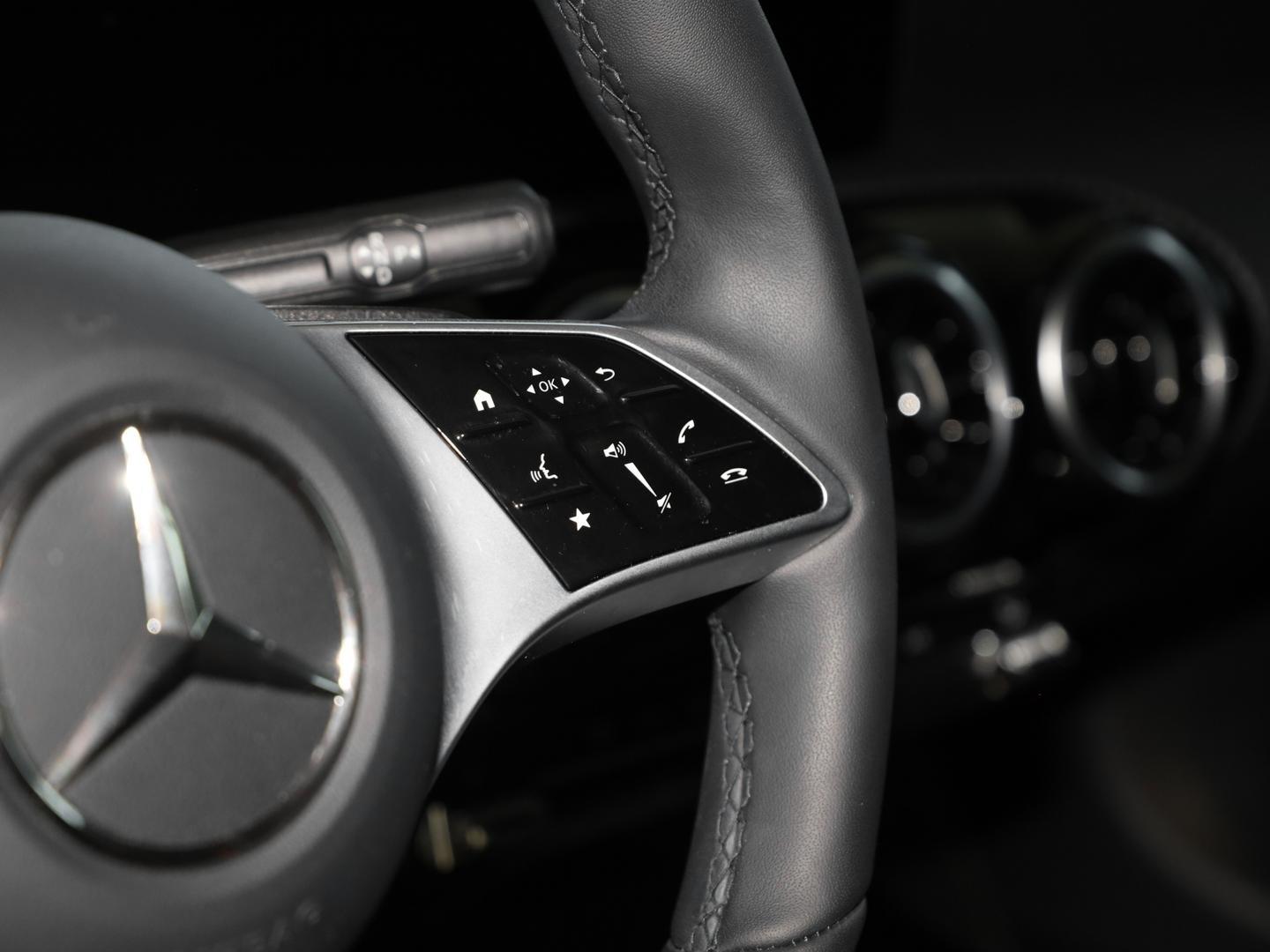 Mercedes-Benz CLA 200 Rückfahrkamera Sitzheizung MBUX LED