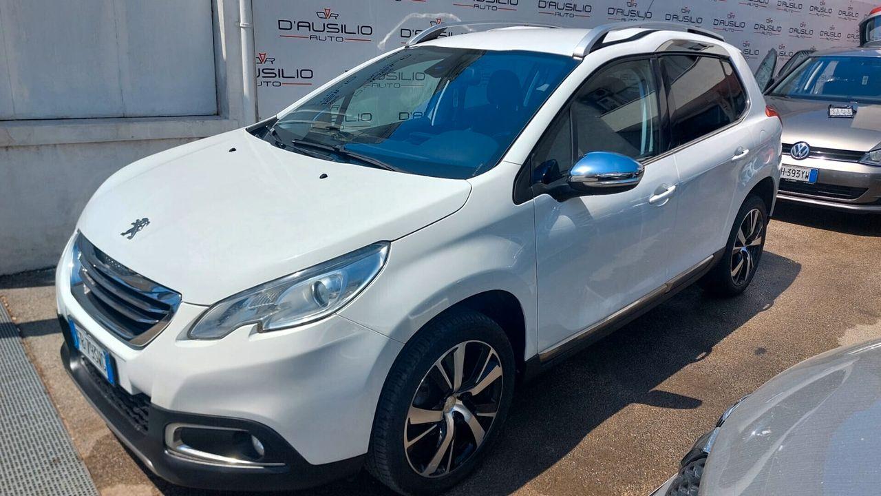 Peugeot 2008 2015 — салон