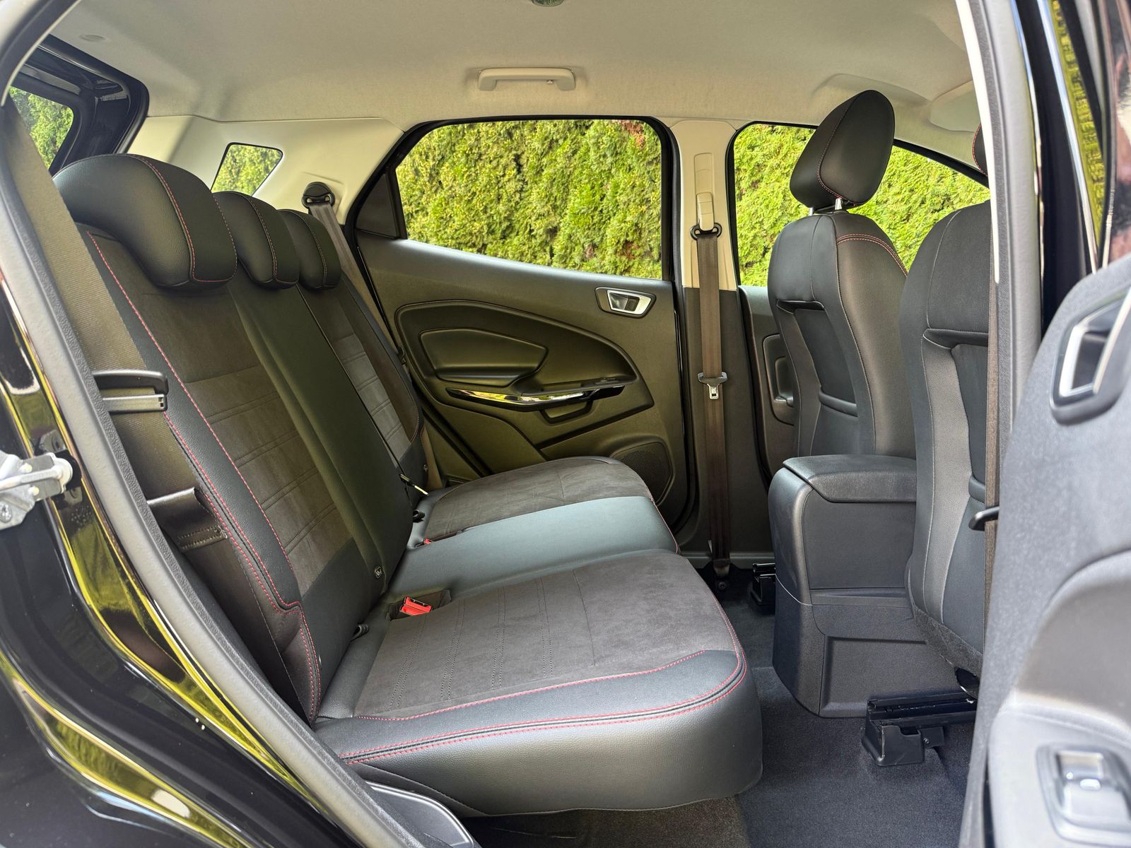 Fahrzeugabbildung Ford EcoSport 1.0EB ST-Line LED+NAV+SHZ+KAM+B&O+ALCAN