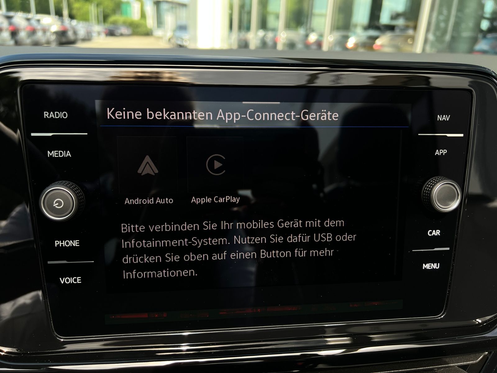 Fahrzeugabbildung Volkswagen T-Roc Cabriolet   R-Line 1.5 TSI DSG *AHK, Black