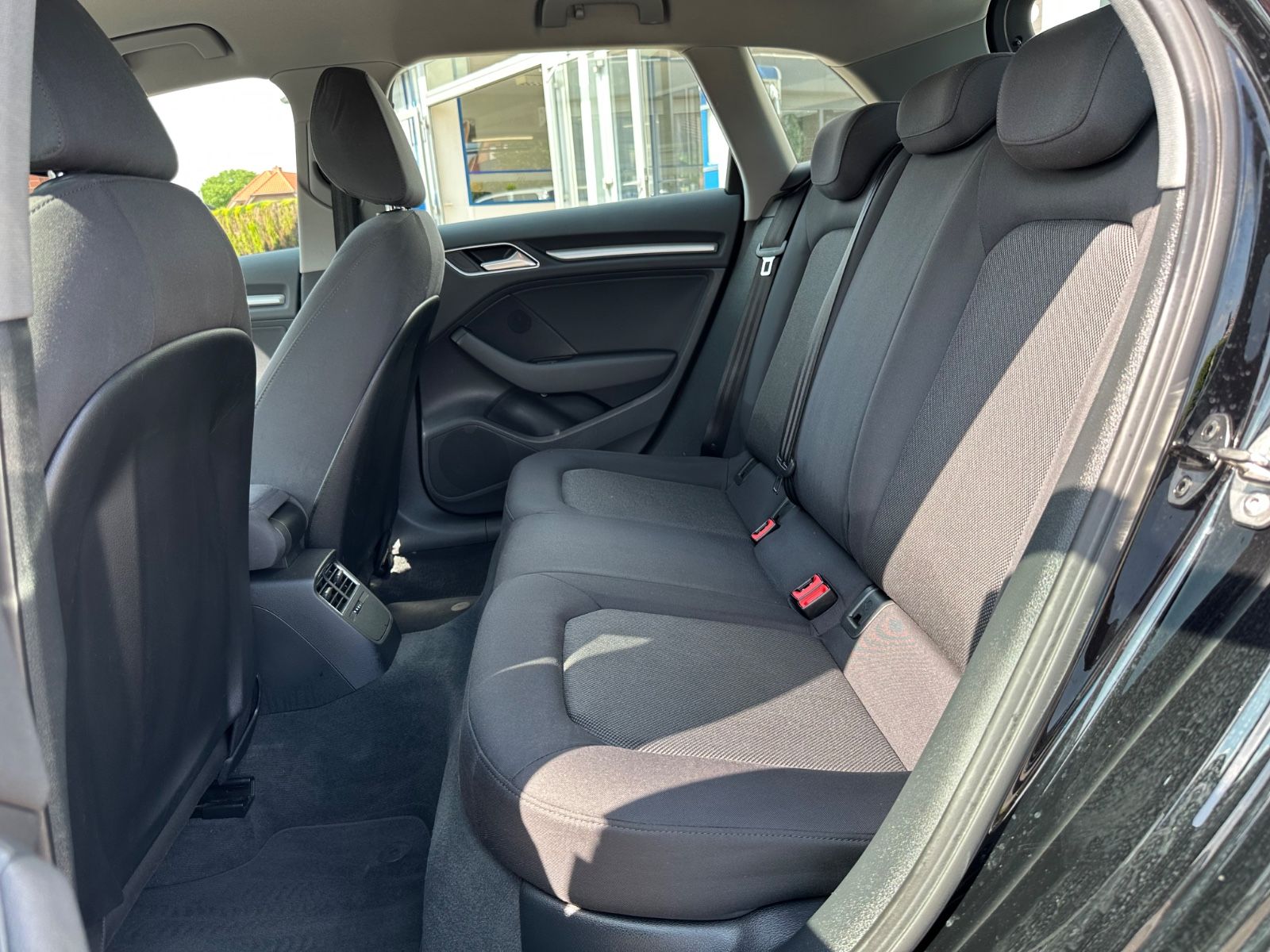 Fahrzeugabbildung Audi A3 2.0 TDI Sportback S line S tronic Navi/BiXeno