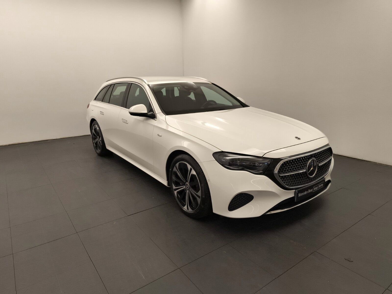 Mercedes-Benz E 300e T AVANTGARDE Advanced+ AHK Superscreen imagem 3