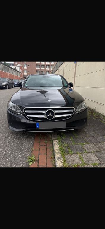 Image of Mercedes-Benz E 220