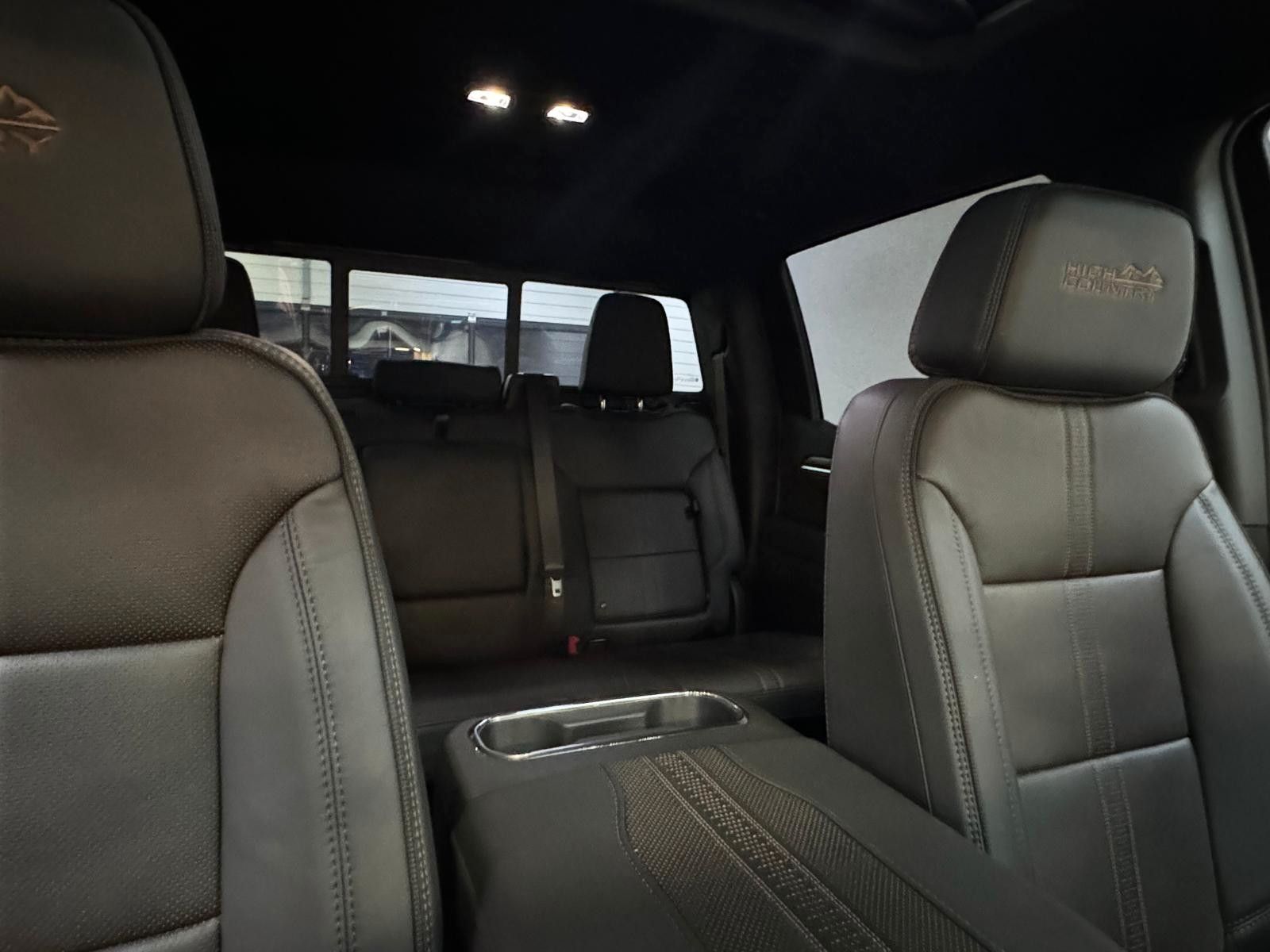 Fahrzeugabbildung Chevrolet 26 SILVERADO MIDNIGHT HIGH COUNTRY 6.2L V8-4x4