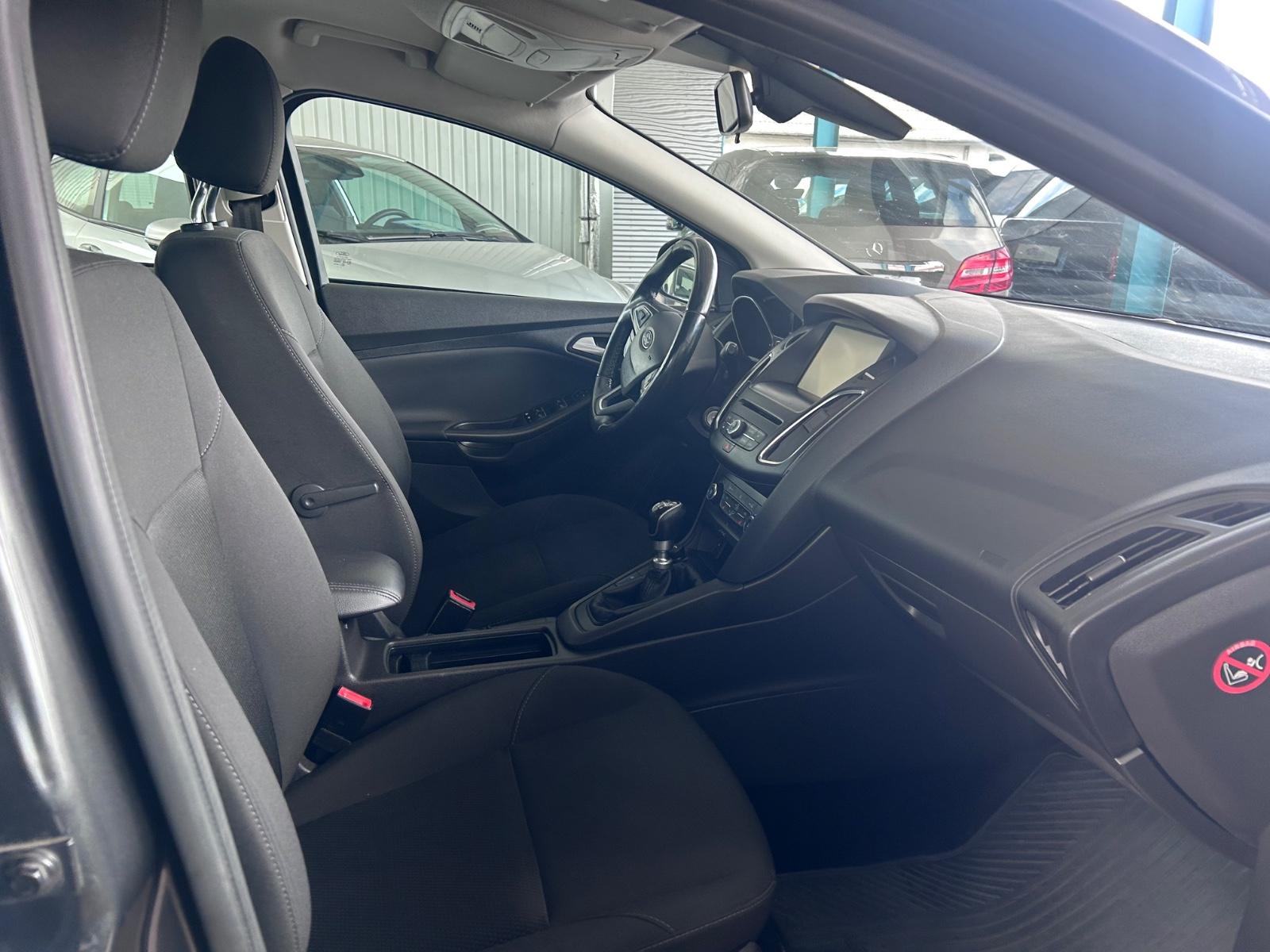 Ford Focus 2014 — photo 10