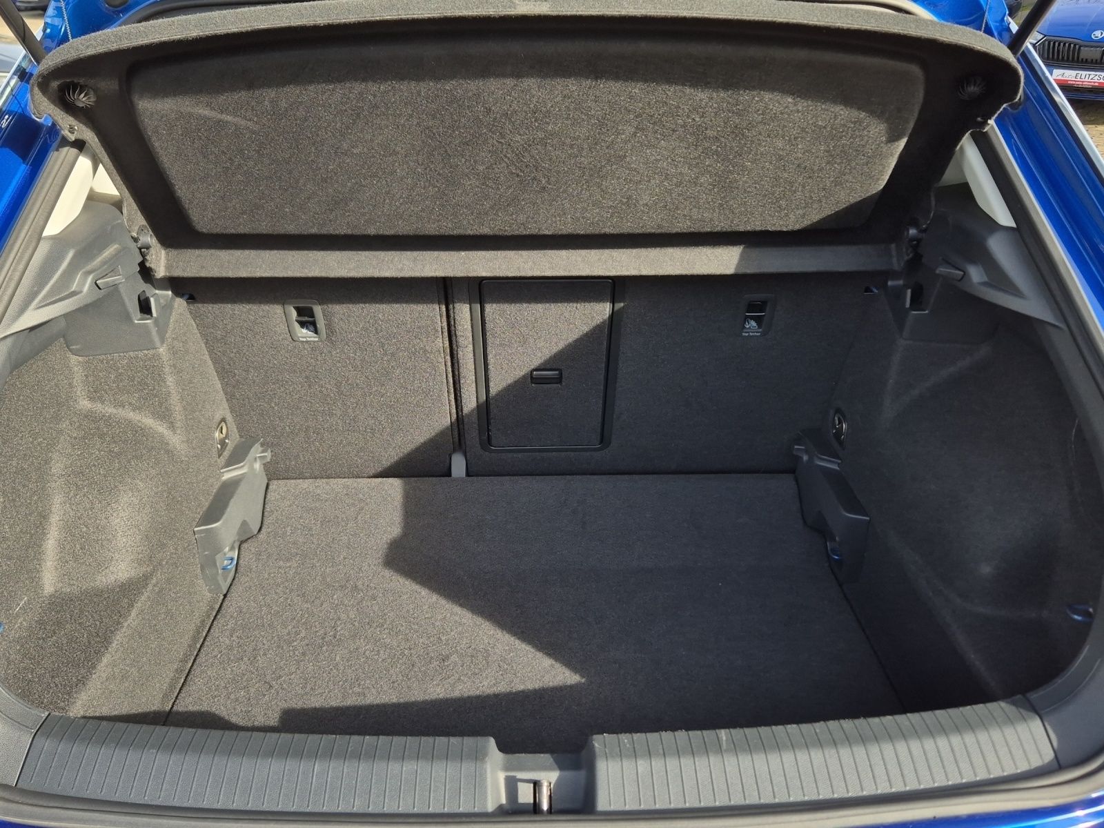 Fahrzeugabbildung Volkswagen T-Roc TSI Move AHK Navi LED AID ACC Park-Assist