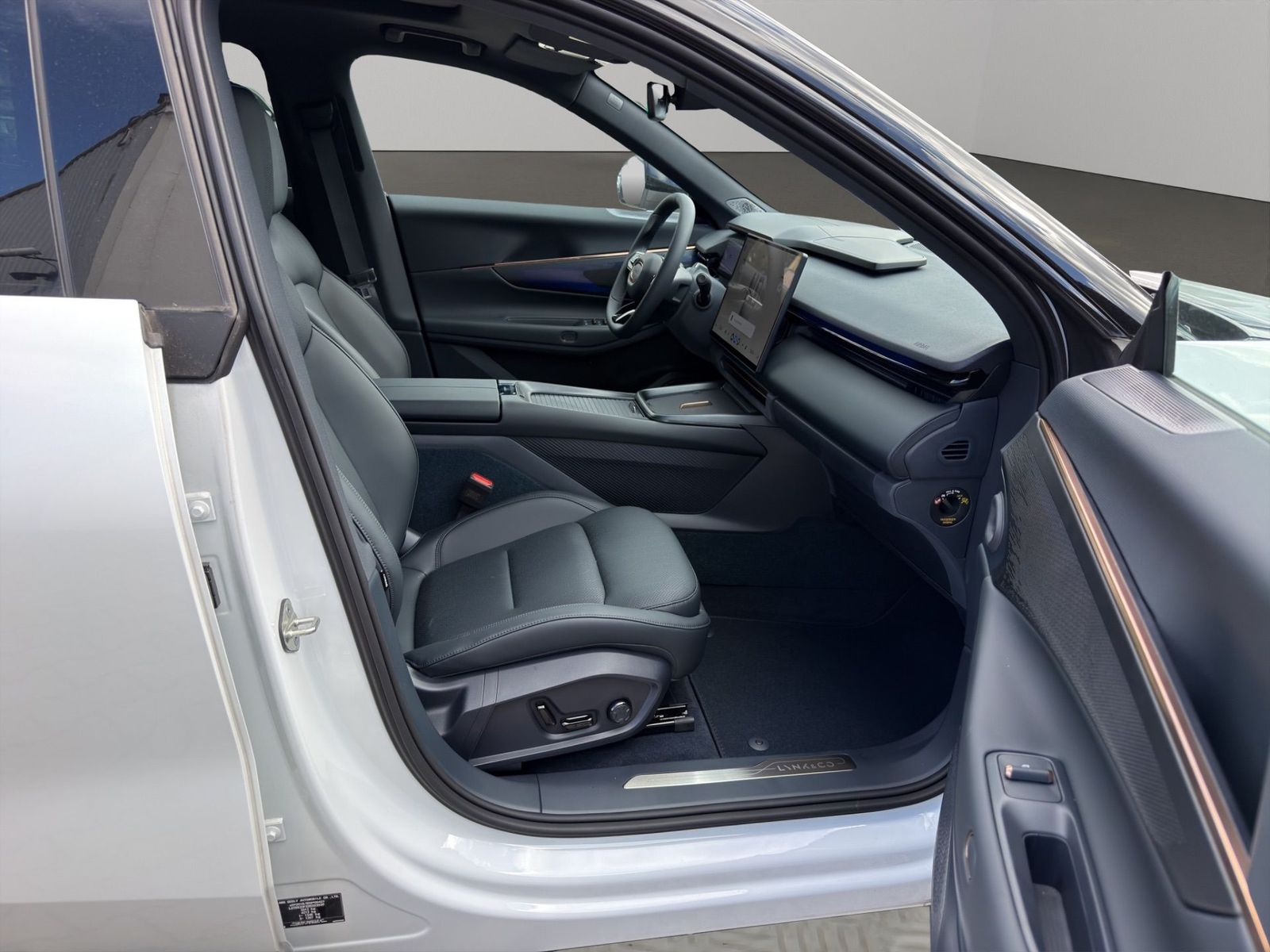 Lynk & Co 08