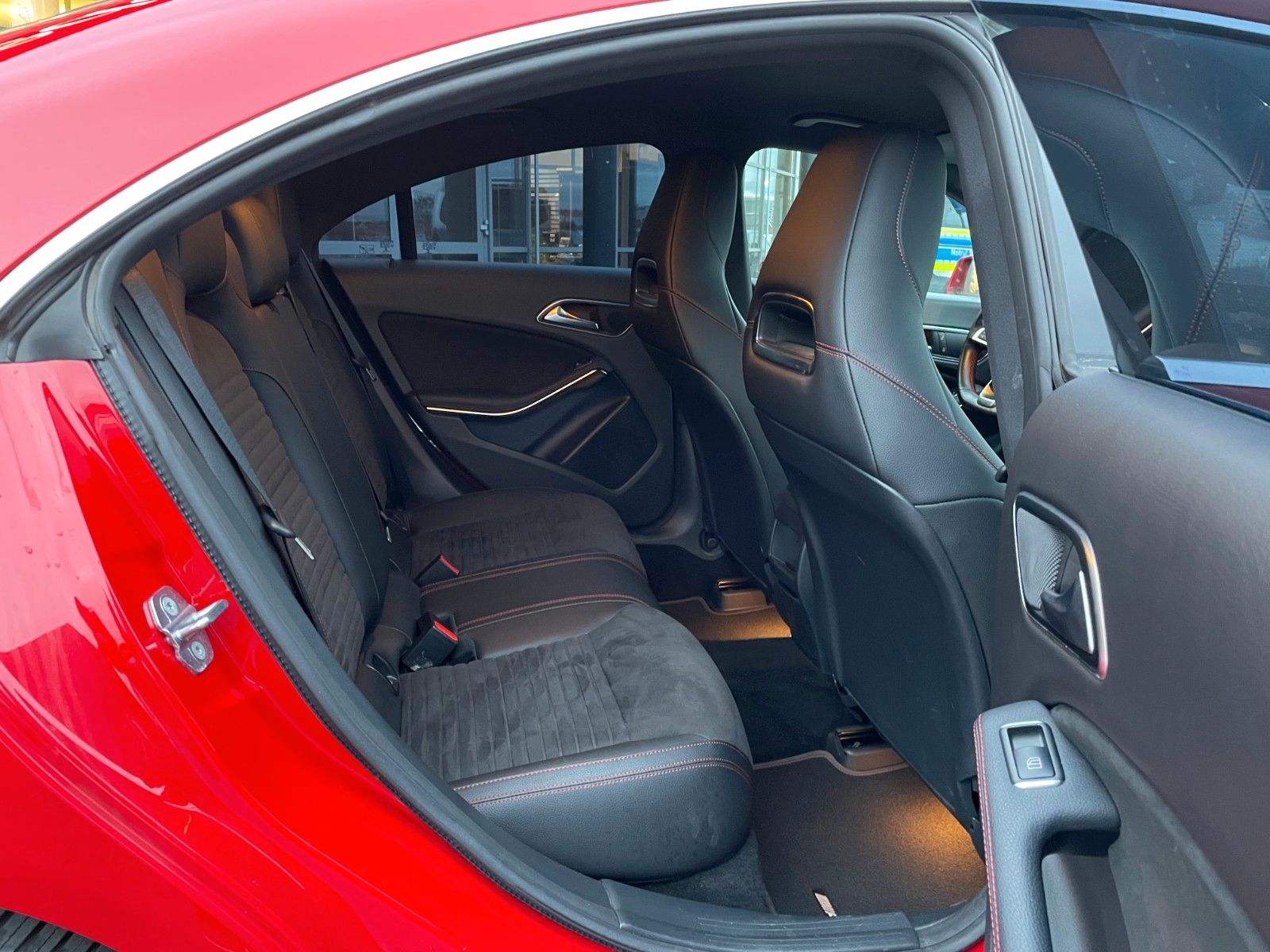 Fahrzeugabbildung Mercedes-Benz CLA 200 AMG Navi+SHZ+Klima+PDC+LED