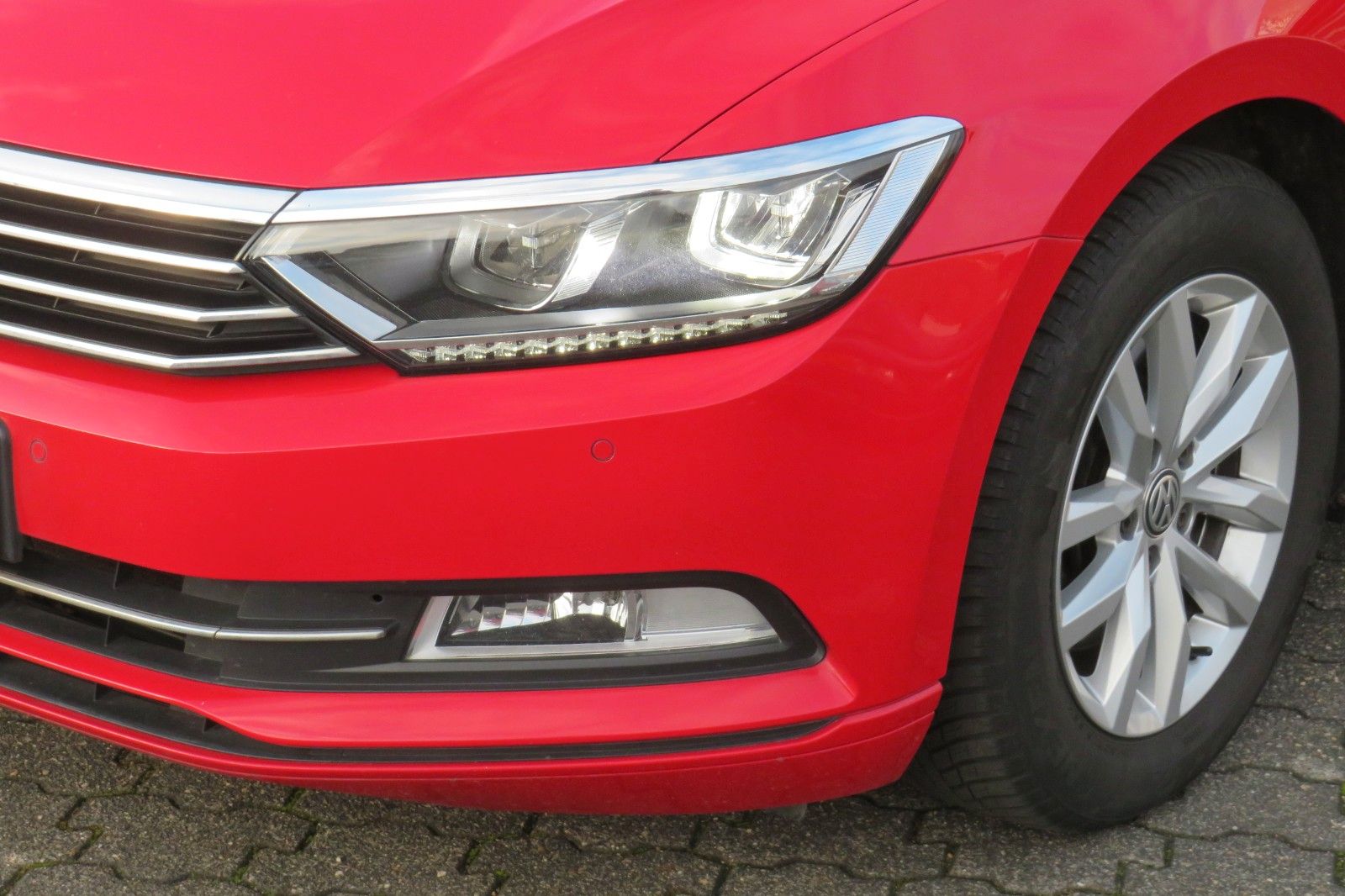 Fahrzeugabbildung Volkswagen Comfortline ACC LED KAMERA AHK NAVI APP-CONNECT