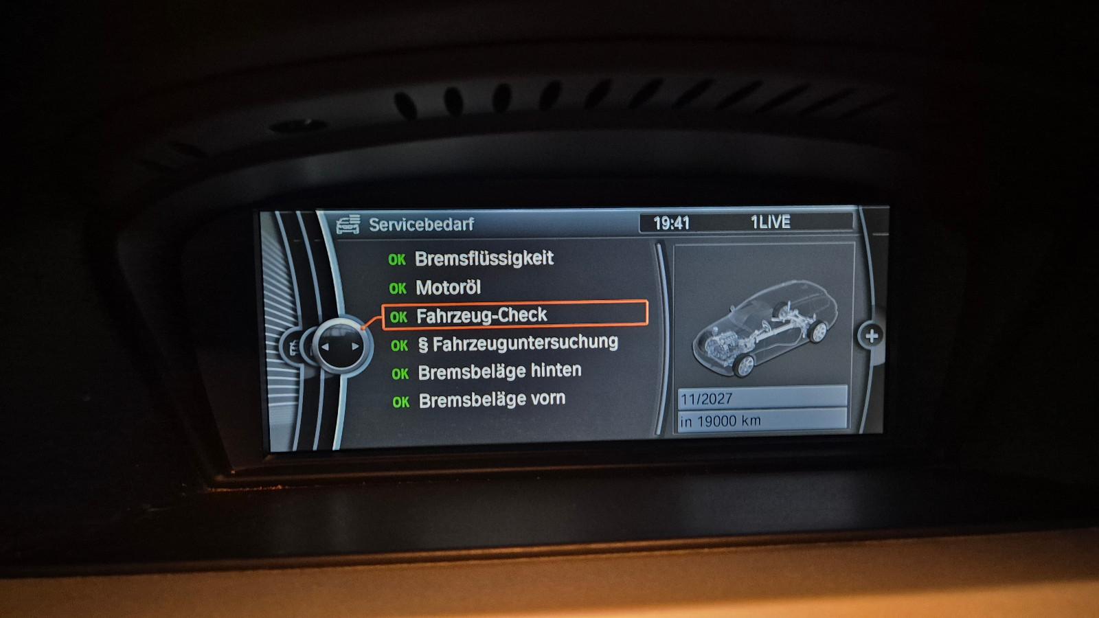 BMW 320 2010 — photo 13