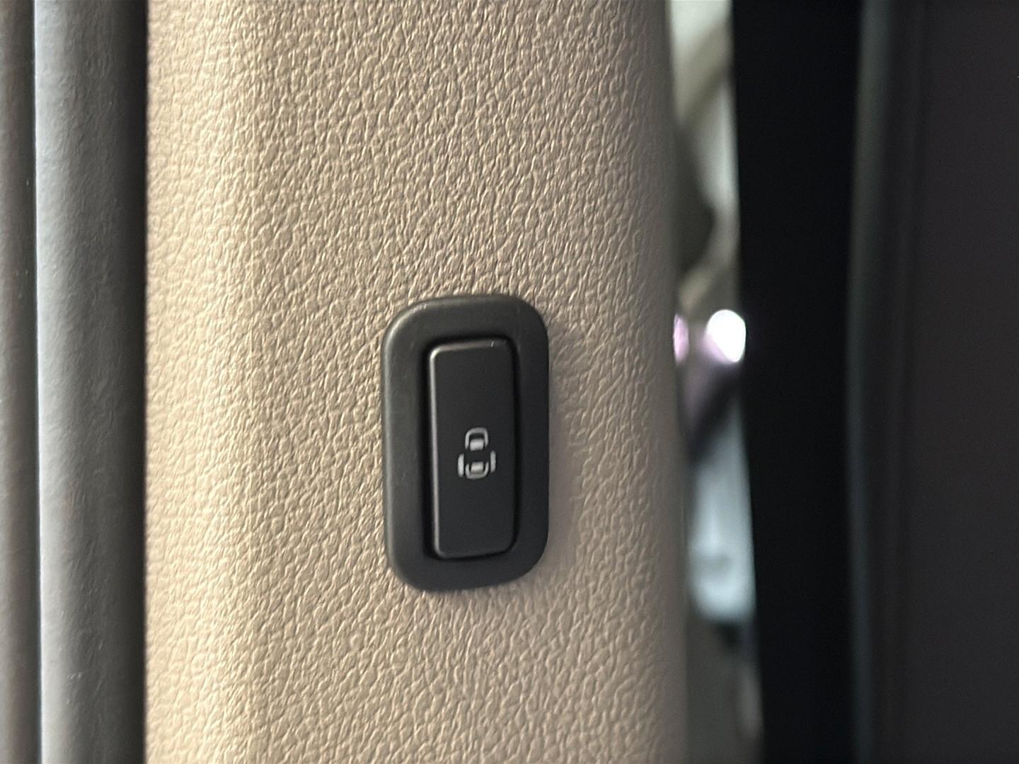 Volkswagen T7 Multivan Edition ACC Navi RFK IQ-LED 3-ZK, миниатюра 25
