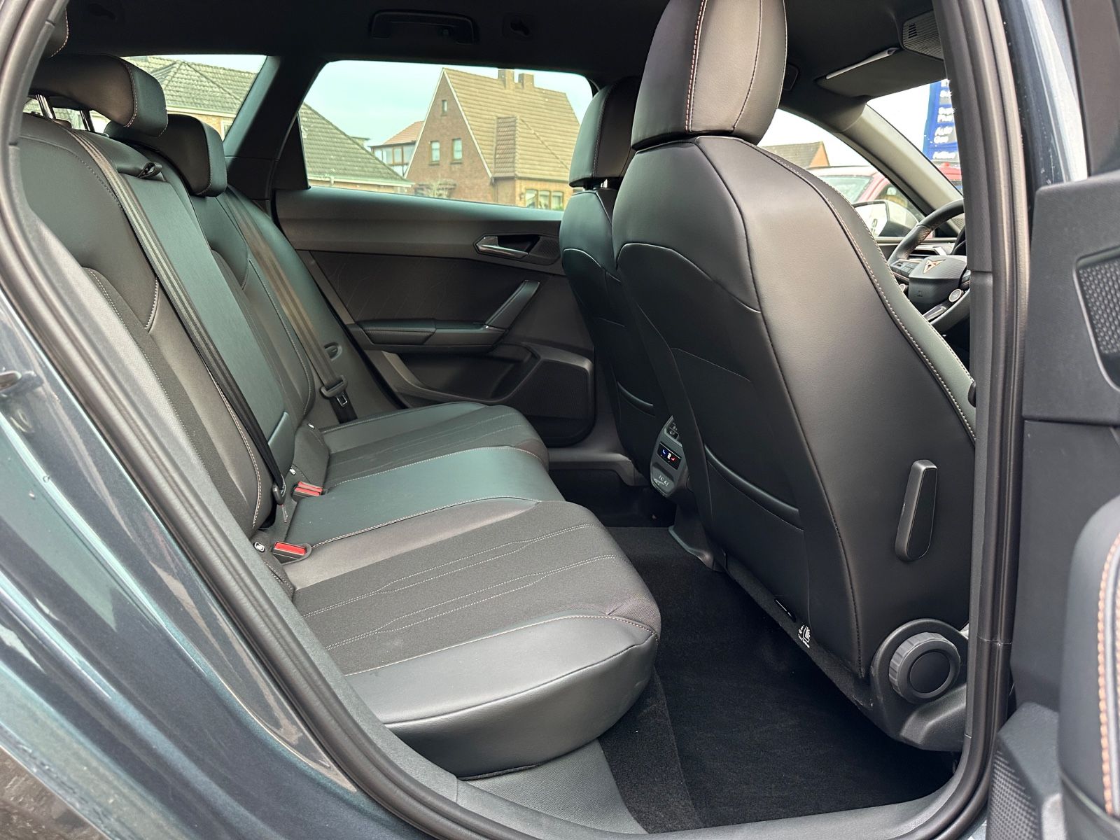 Fahrzeugabbildung CUPRA Leon ST 1.5 eTSI DSG Navi/ACC/AHK/LED/Shzg/GJR