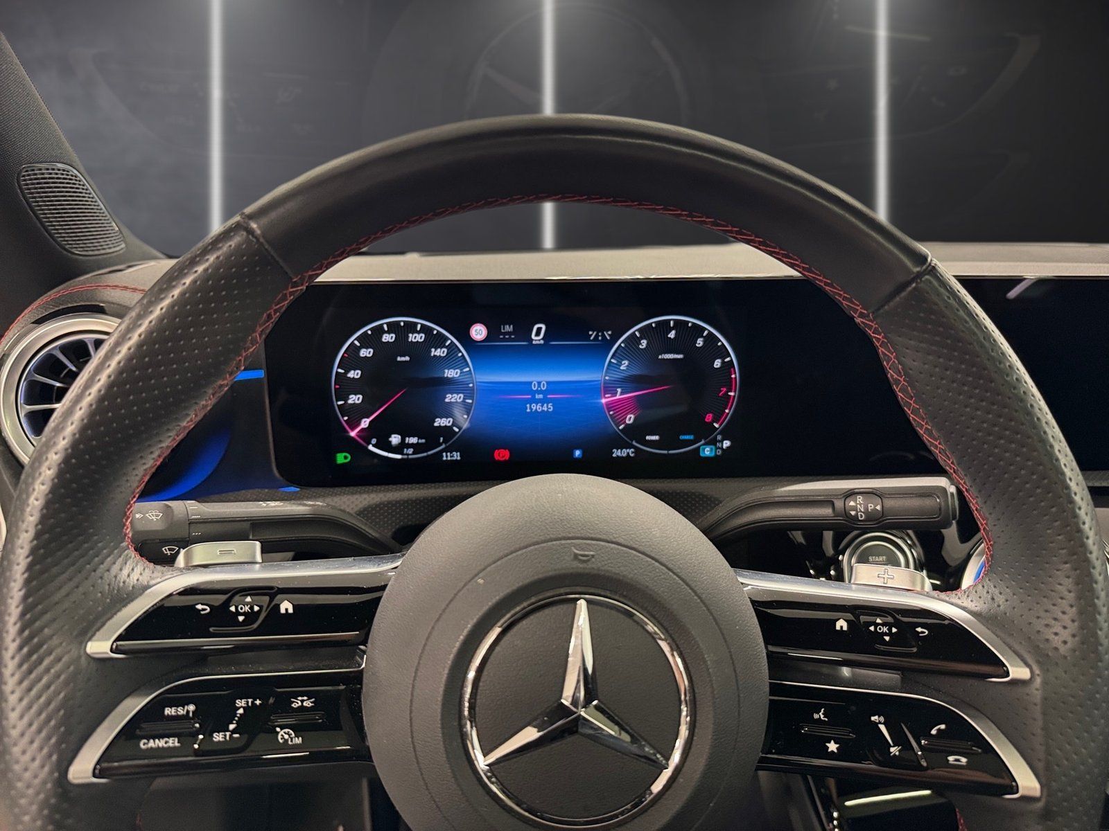 Fahrzeugabbildung Mercedes-Benz CLA 200 AMG Prem Plus*Pano*HUD*360*Totwink*Memo*