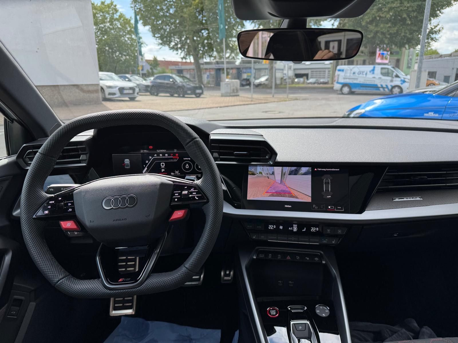 Fahrzeugabbildung Audi RS 3  limo Schalensitze Sport-AGA Pano 280km/h