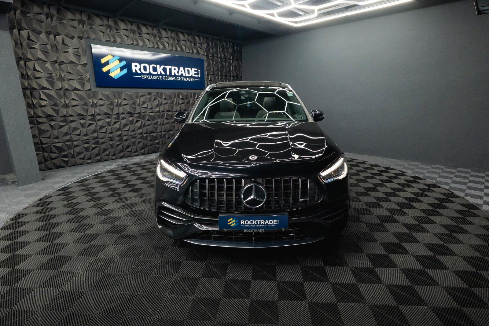 Fahrzeugabbildung Mercedes-Benz GLA 45 S AMG 4Matic | ACC | PANO | BURMESTER