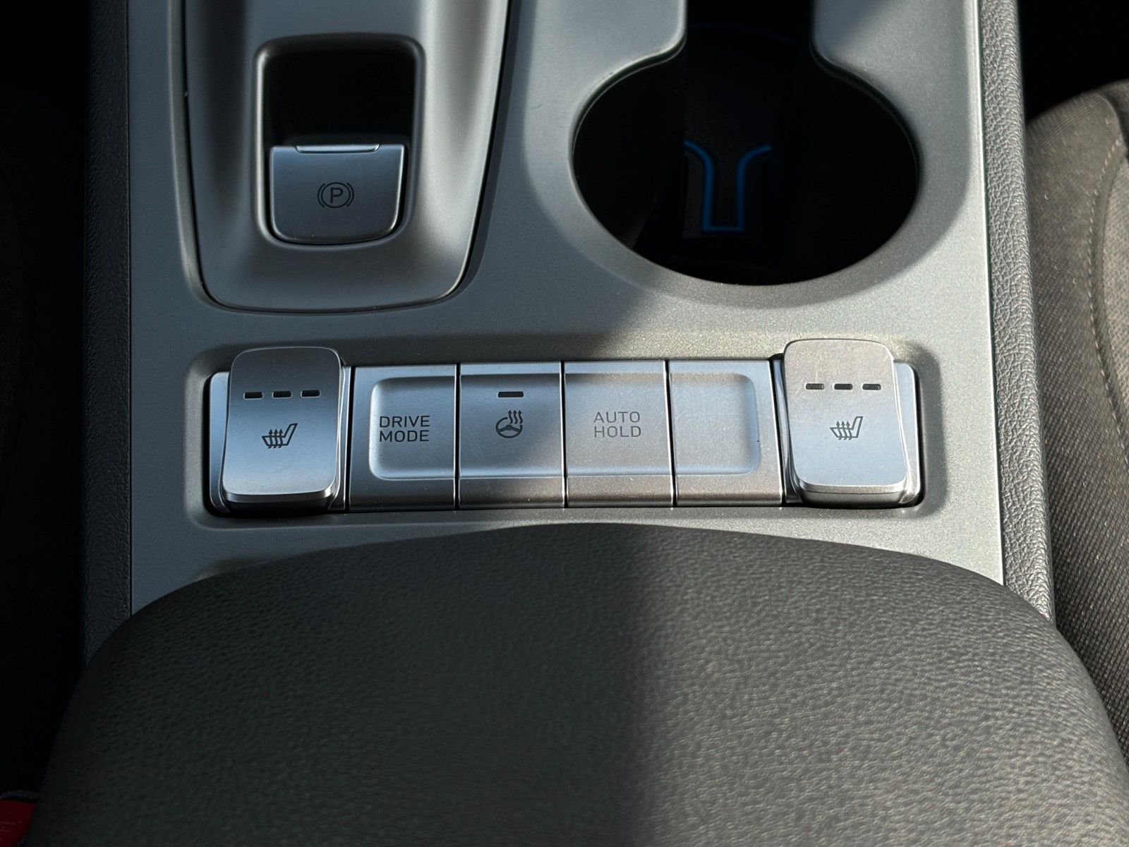 Fahrzeugabbildung Hyundai KONA E Select ACC PDC CAM SHZ LHZ LKA CarPlay