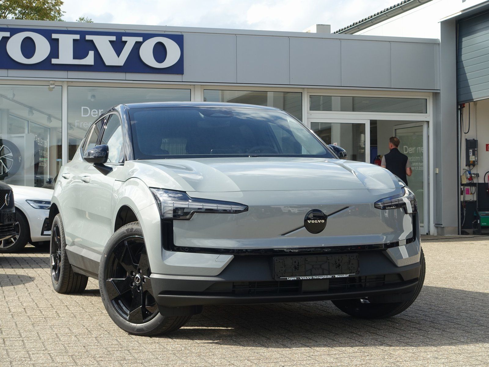 Volvo EX30 Black Edition P5 Electric Plus H&K imagem 3