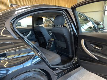 BMW 320 d Lim.  xDrive *NAVI*PDC*SZHZ*TEMPOMAT*4x4*