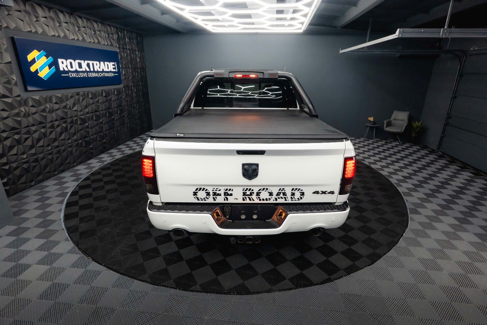 Fahrzeugabbildung Dodge RAM 5.7 V8 HEMI 4x4 OFFROAD Night-Paket *LED*AHK