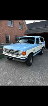 Ford Bronco XLT - blaue Ford Bronco