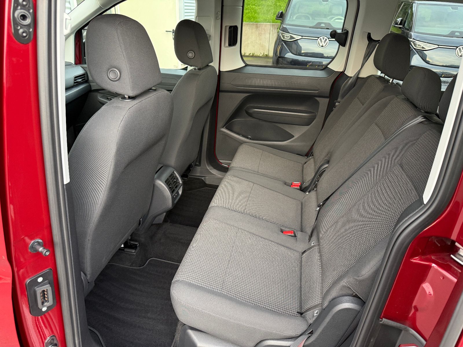Fahrzeugabbildung Volkswagen Caddy 1.5 TSI AHK GRA Kamera PDC SHZ Lane Assist