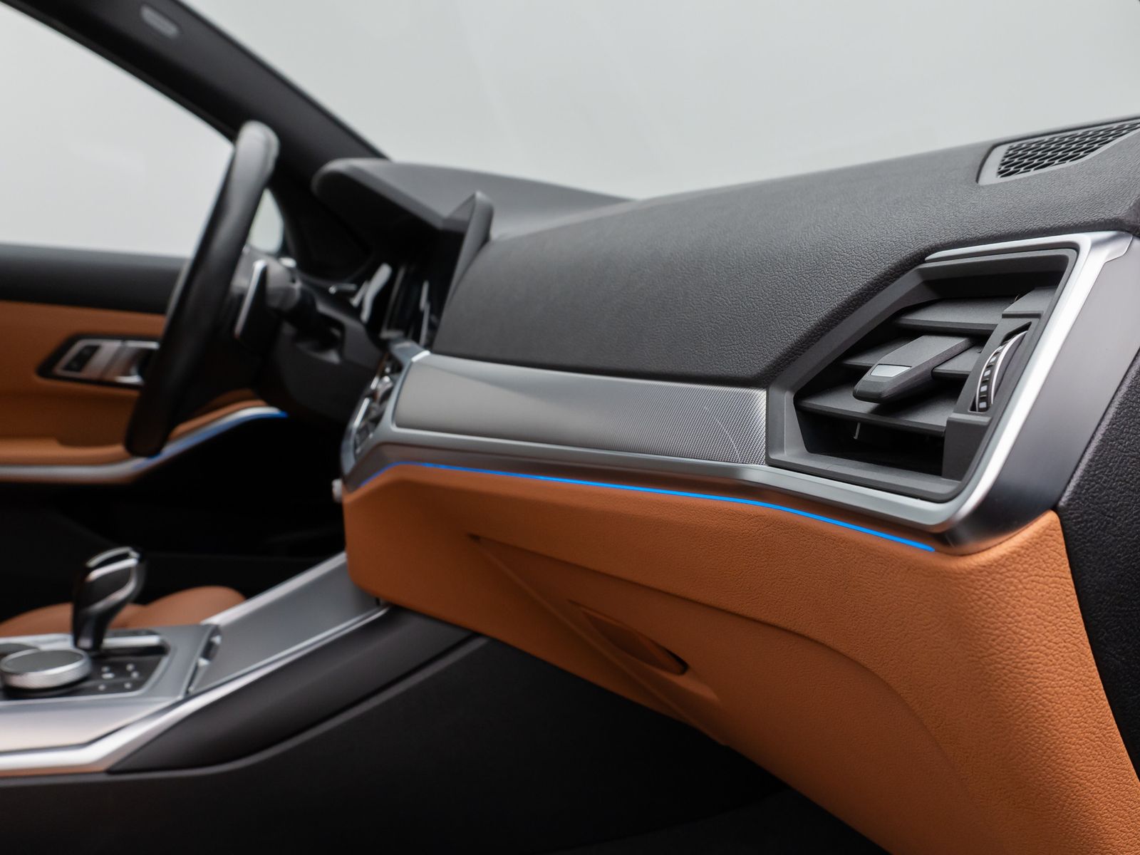 Fahrzeugabbildung BMW 330e  M Sport Kamera Laser HUD DAB HiFi Komfort