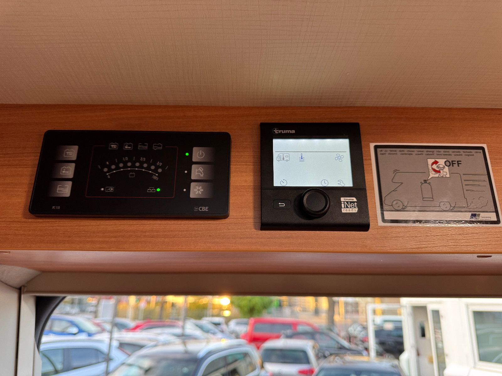 Fahrzeugabbildung Pössl SUMMIT 600 PLUS SCHWENKBAD KAMERA QUERBETT LED