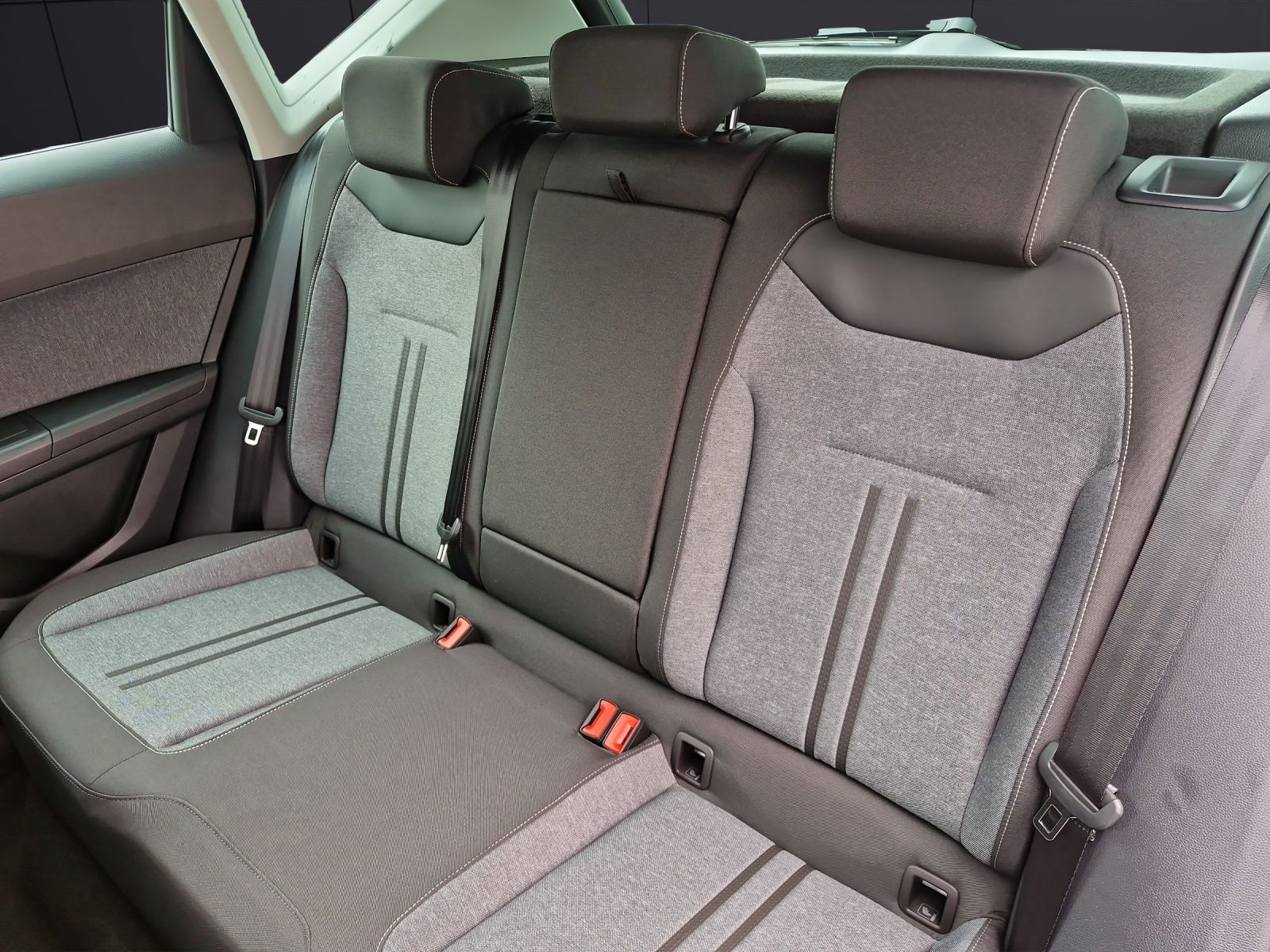 Fahrzeugabbildung SEAT Ateca Style Edition 1.5 TSI AHZ LED NAVI KLIMA