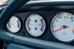 PORSCHE 911 G-Modell/ DE/ SITZHZG./ SCHIEBEDACH/ 16" PORSCHE 911 G-Modell/ DE/ SITZHZG./ SCHIEBEDACH/ 16"
