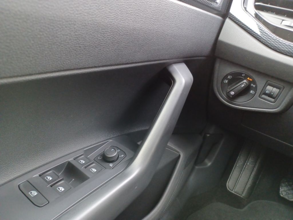 Fahrzeugabbildung Volkswagen Polo 1.0 Life Navi, NSW, Shzg, Climatronic, WR