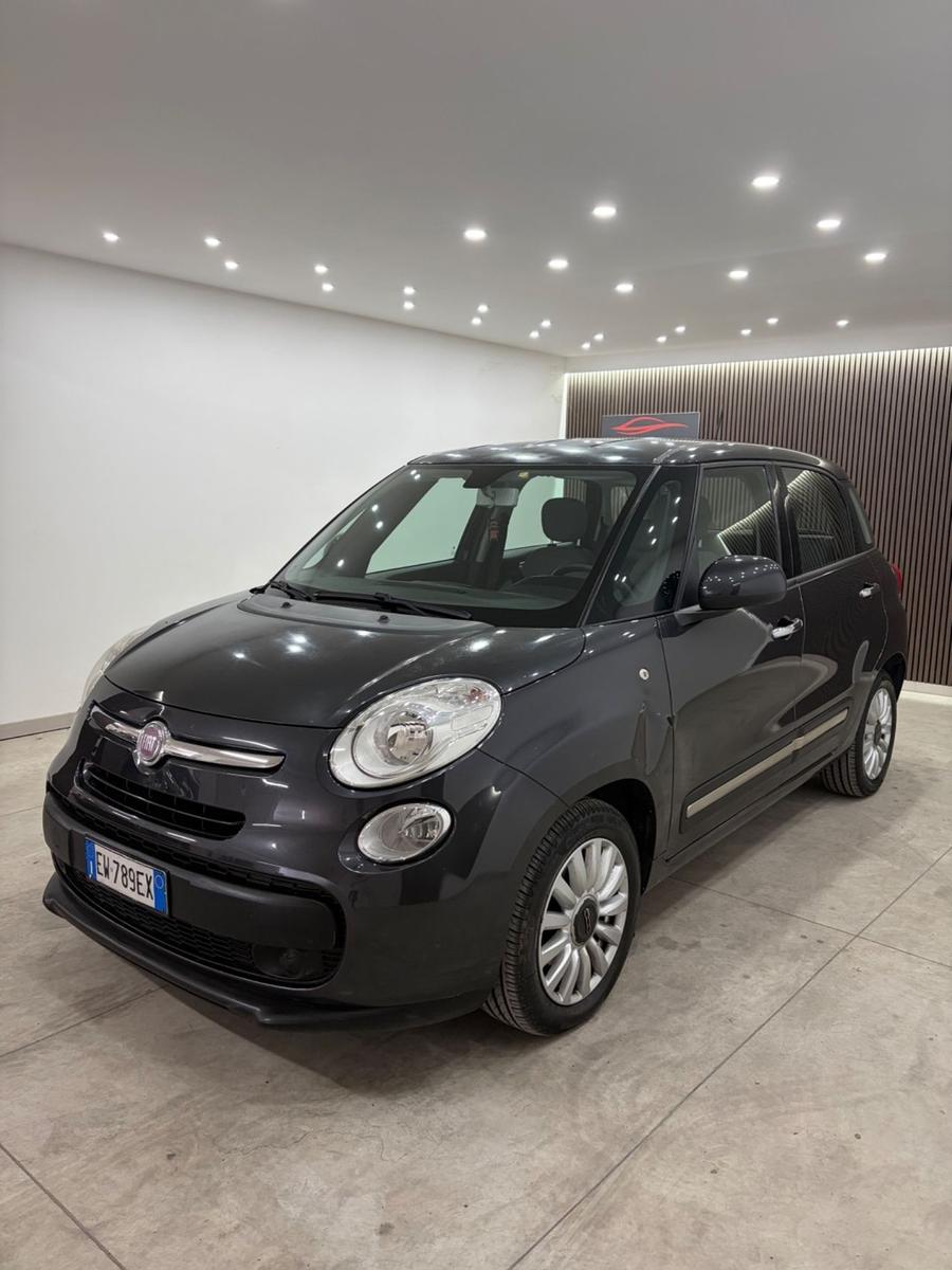 Fiat 500L 2014 — rear view