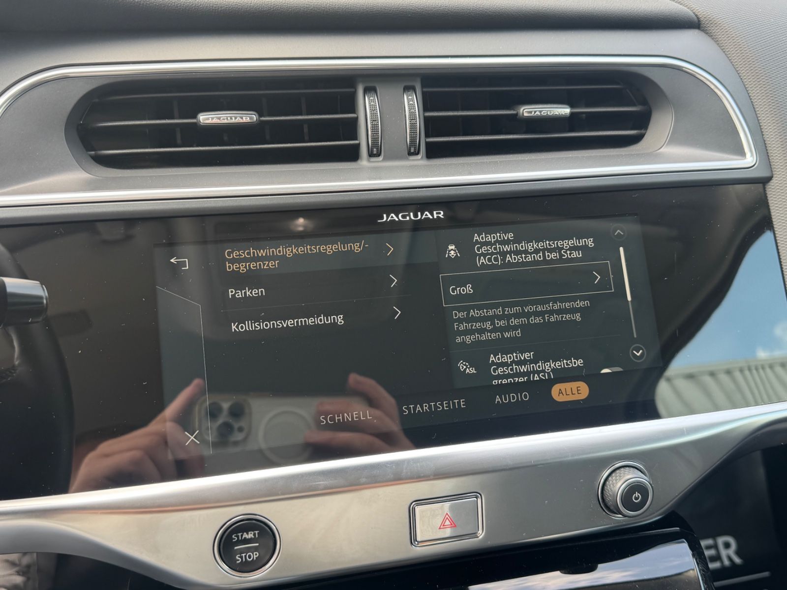 Fahrzeugabbildung Jaguar I-PACE 400 AWD/Black-Pack/CarPlay/MERIDIAN/89,6%
