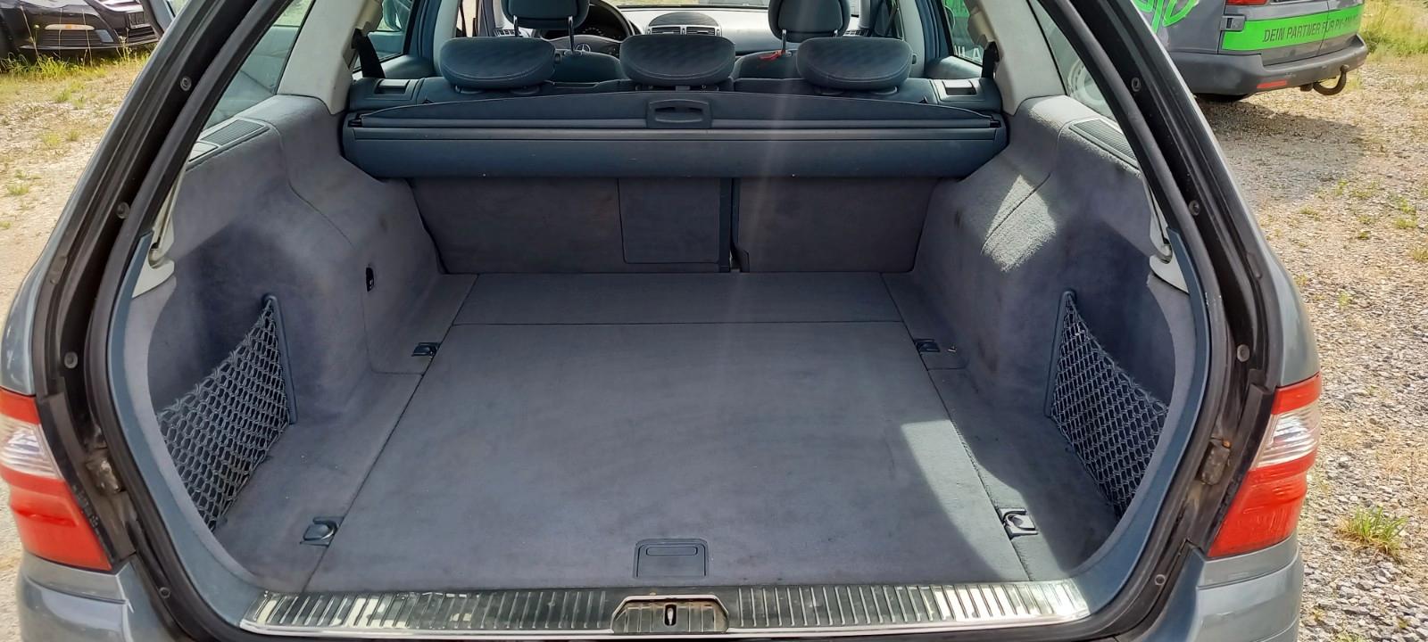 Mercedes-Benz E220 2004 — photo 18