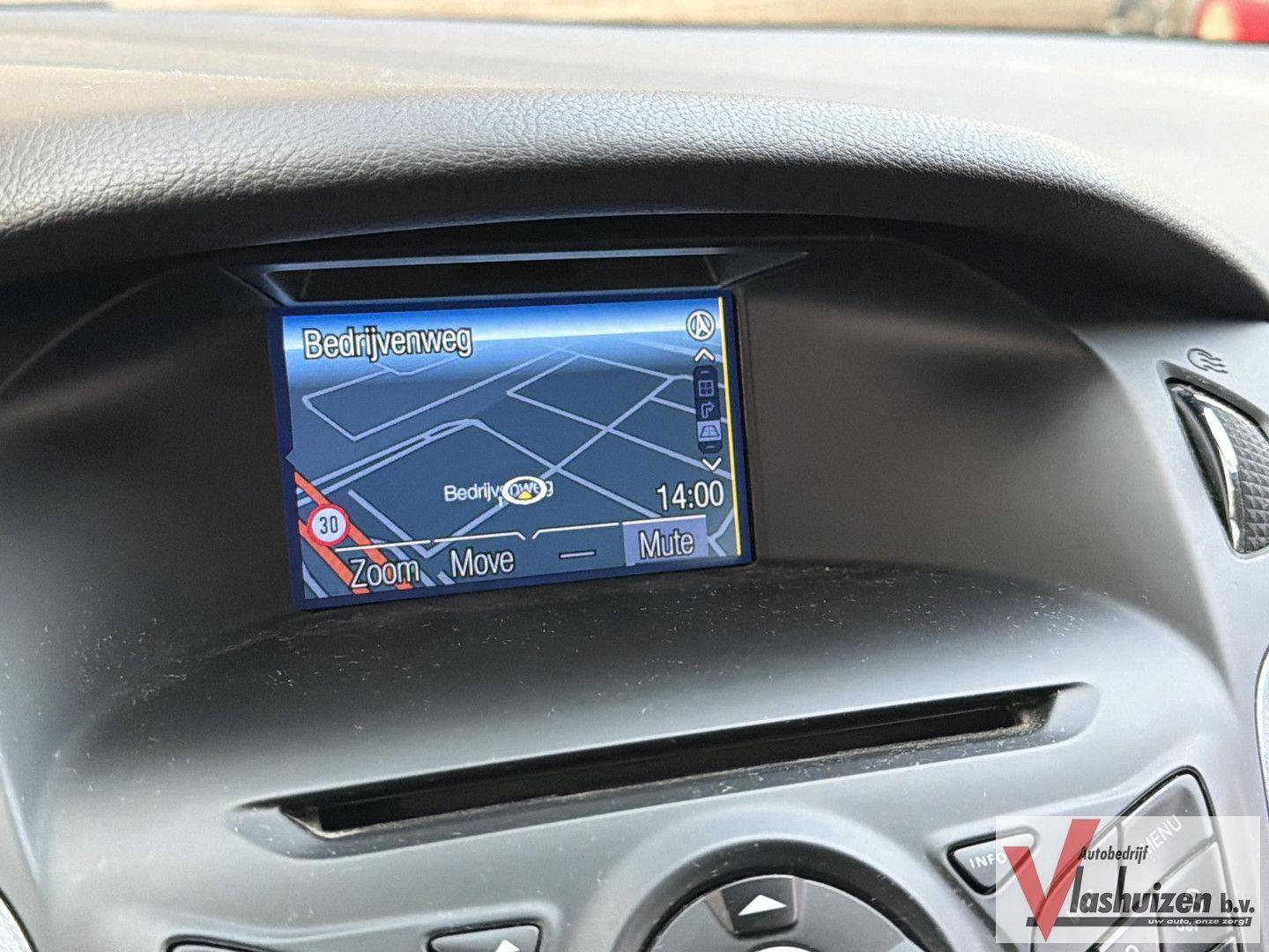 Ford Focus 2012 — photo 10