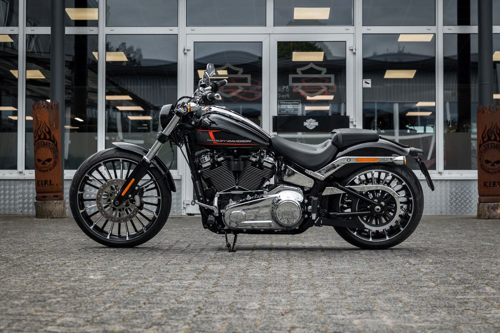 Fahrzeugabbildung Harley-Davidson FXBR Breakout 117 cui -Jekill & Hyde -