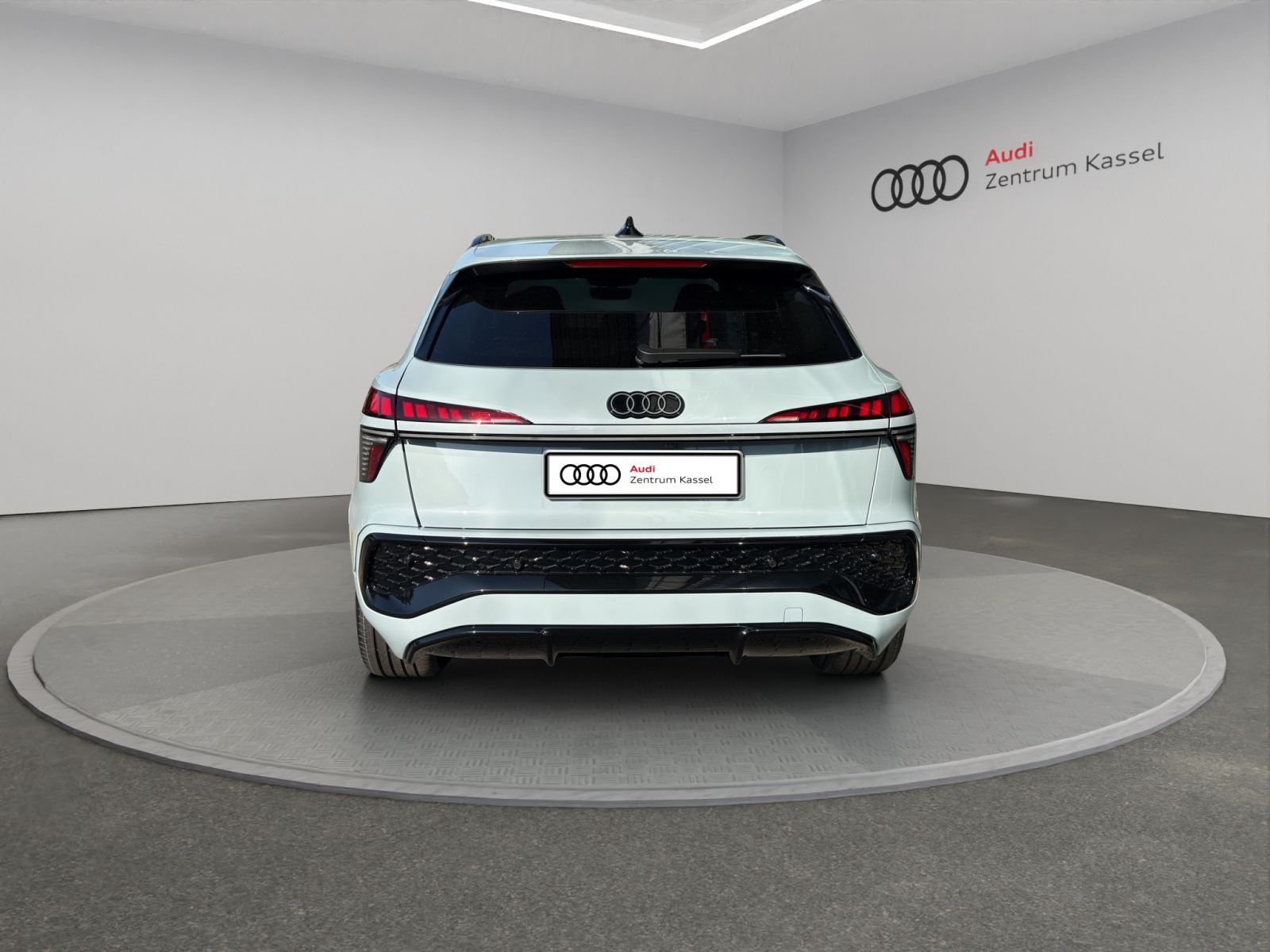 Audi Q3 SUV e-hybrid S line Matrix LED Pano HuD B&O foto 4