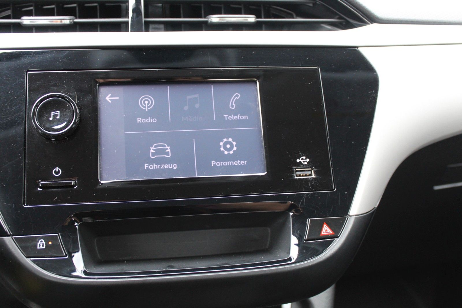 Fahrzeugabbildung Opel Corsa F 1.2, Klima, Radio, DAB+